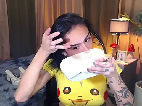 Snapshot of WILDROXIE chatting on 23, 9, 2025 WILDROXIE online show from 23, 9, 2025