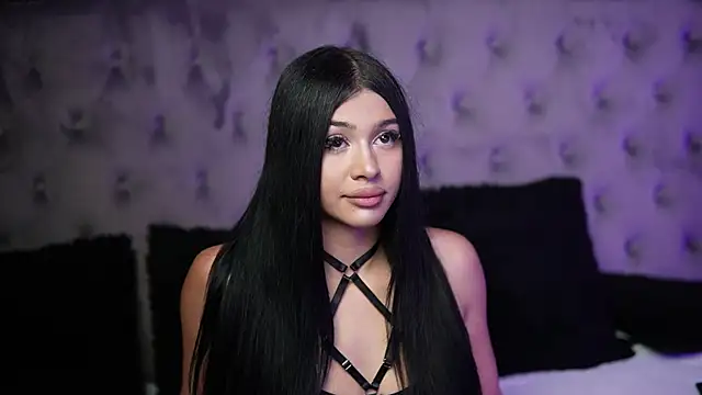 Snapshot of GiuliaSya chatting on 8, 10, 2025 GiuliaSya online show from 8, 10, 2025