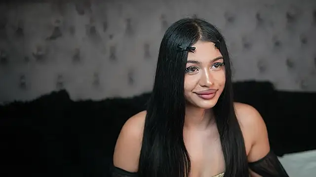 Snapshot of GiuliaSya chatting on 14, 10, 2025 GiuliaSya online show from 14, 10, 2025