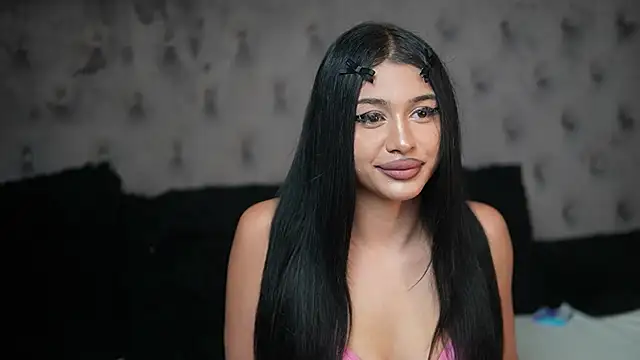 Snapshot of GiuliaSya chatting on 15, 10, 2025 GiuliaSya online show from 15, 10, 2025