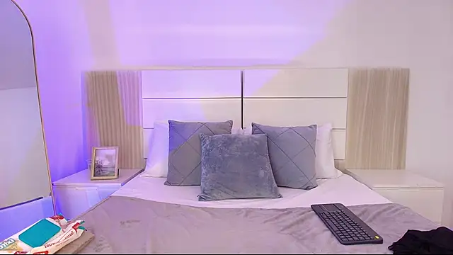 Snapshot of alehia_cute chatting on 4, 2, 2026 alehia cute online show from 4, 2, 2026