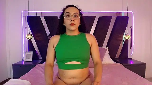 Snapshot of alehia_cute chatting on 8, 4, 2026 alehia cute online show from 8, 4, 2026