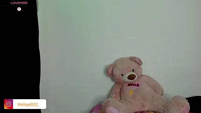 Snapshot of HaileyDuke chatting on 28, 4, 2026 HaileyDuke online show from 28, 4, 2026
