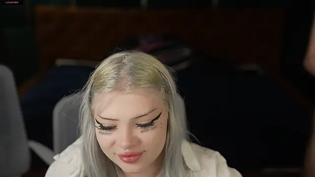 Snapshot of Naomi_054 chatting on 21, 11, 2025 Naomi 054 online show from 21, 11, 2025