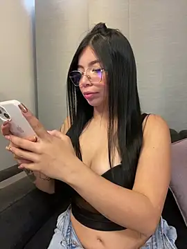 Maddy Piink online show from 17, 9, 2025