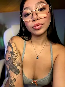 Maddy Piink online show from 16, 12, 2025