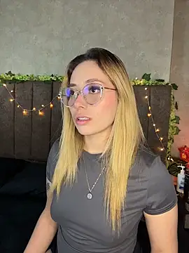 Snapshot of LanaMills_ chatting on 6, 3, 2026 LanaMills online show from 6, 3, 2026