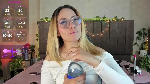 Snapshot of LanaMills_ chatting on 31, 3, 2026 LanaMills online show from 31, 3, 2026