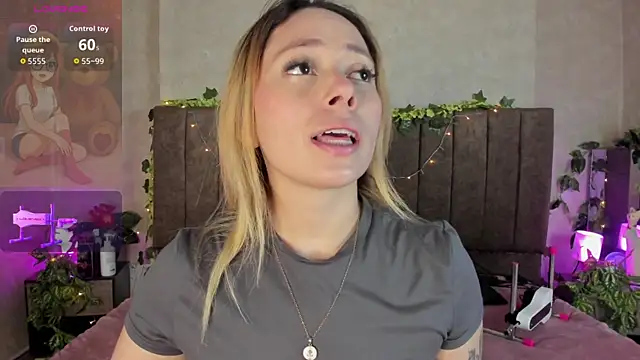 Snapshot of LanaMills_ chatting on 13, 4, 2026 LanaMills online show from 13, 4, 2026