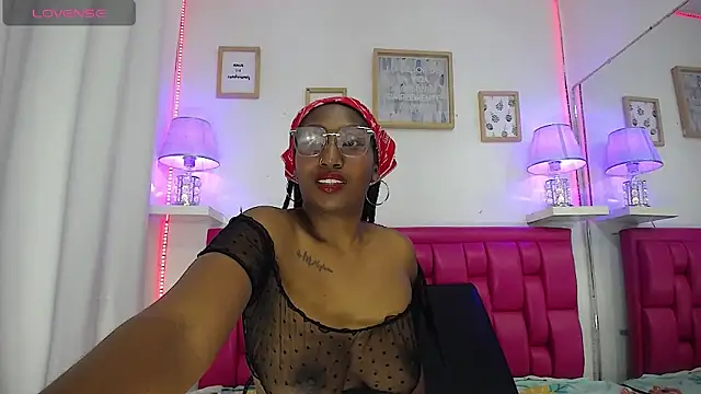 Snapshot of MiahLove3x chatting on 15, 11, 2025 MiahLove3x online show from 15, 11, 2025