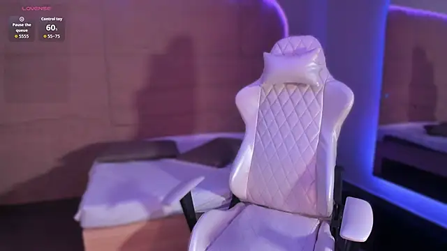 Snapshot of HannahMontgomery chatting on 21, 11, 2025 HannahMontgomery online show from 21, 11, 2025