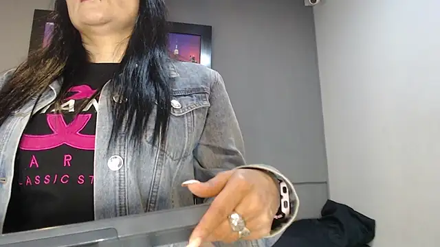 Snapshot of CharlotteCottin chatting on 25, 3, 2026 CharlotteCottin online show from 25, 3, 2026