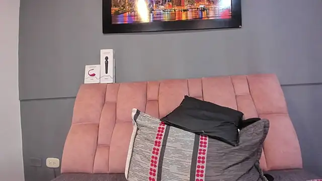 Snapshot of CharlotteCottin chatting on 1, 4, 2026 CharlotteCottin online show from 1, 4, 2026