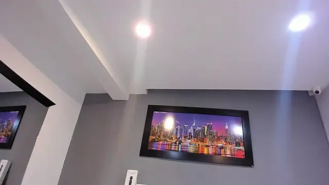 Snapshot of CharlotteCottin chatting on 8, 4, 2026 CharlotteCottin online show from 8, 4, 2026