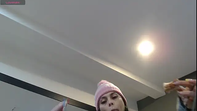 Snapshot of CharlotteCottin chatting on 4, 6, 2026 CharlotteCottin online show from 4, 6, 2026