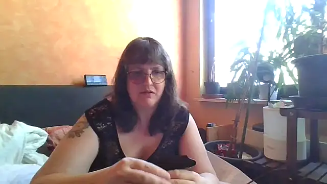 Snapshot of ladyfrombonn chatting on 8, 4, 2026 ladyfrombonn online show from 8, 4, 2026
