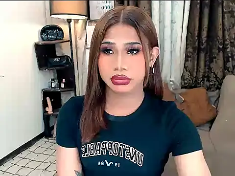 Snapshot of asianlatina69 chatting on 13, 12, 2025 asianlatina69 online show from 13, 12, 2025