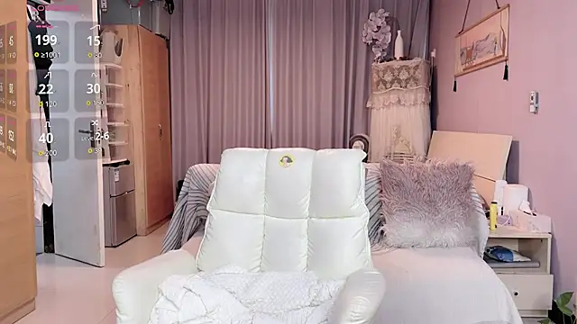 Snapshot of Y2Luvk chatting on 2, 10, 2025 Y2Luvk online show from 2, 10, 2025