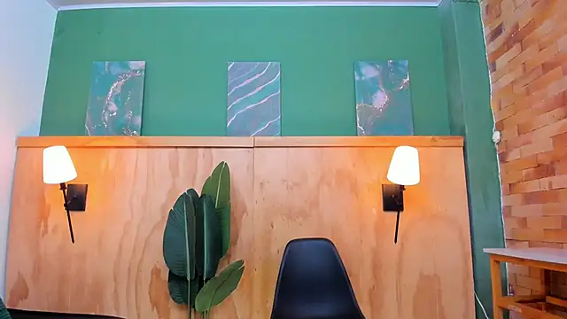 halleylorens online show from 23, 2, 2026