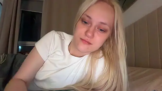 Snapshot of HeyMonkey_ chatting on 8, 7, 2026 HeyMonkey online show from 8, 7, 2026