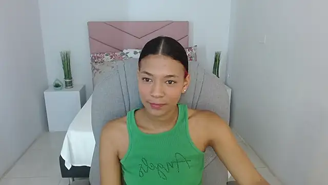 Snapshot of SarayVega_ chatting on 13, 9, 2025 SarayVega online show from 13, 9, 2025