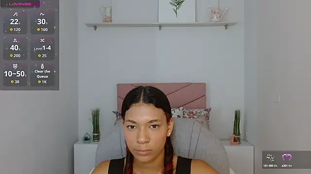 Snapshot of SarayVega_ chatting on 9, 10, 2025 SarayVega online show from 9, 10, 2025