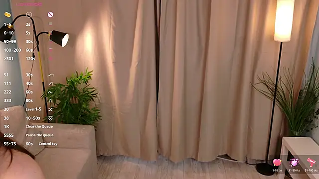 Snapshot of lisabaus chatting on 14, 12, 2025 lisabaus online show from 14, 12, 2025