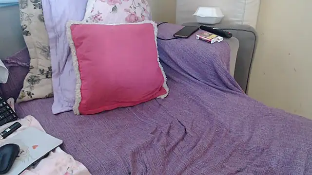 ayanahot  online show from 4, 12, 2025