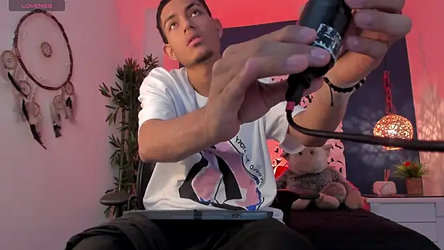 Snapshot of Adonis_WB chatting on 3, 10, 2025 Adonis WB online show from 3, 10, 2025