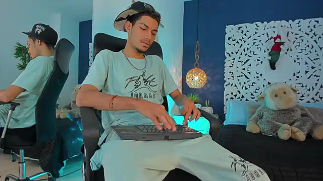 Adonis WB online show from 19, 11, 2025