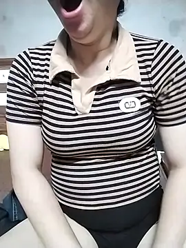 Snapshot of Mie_rose chatting on 2, 5, 2026 Mie rose online show from 2, 5, 2026