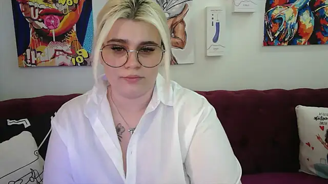 Snapshot of Amber_Monro chatting on 15, 9, 2025 Amber Monro online show from 15, 9, 2025