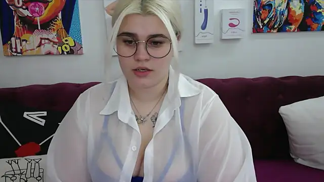 Snapshot of Amber_Monro chatting on 3, 10, 2025 Amber Monro online show from 3, 10, 2025