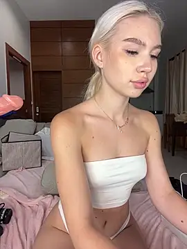 Snapshot of Kiss_Avrora_ chatting on 17, 9, 2025 Kiss Avrora  online show from 17, 9, 2025