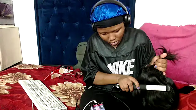 BUNNYCHOWX28 online show from 12, 1, 2026