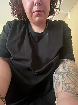 Snapshot of chiaretta_loveit chatting on 2, 3, 2026 chiaretta loveit online show from 2, 3, 2026