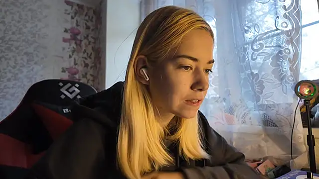 Snapshot of Witching_Moon chatting on 27, 10, 2025 Witching Moon online show from 27, 10, 2025