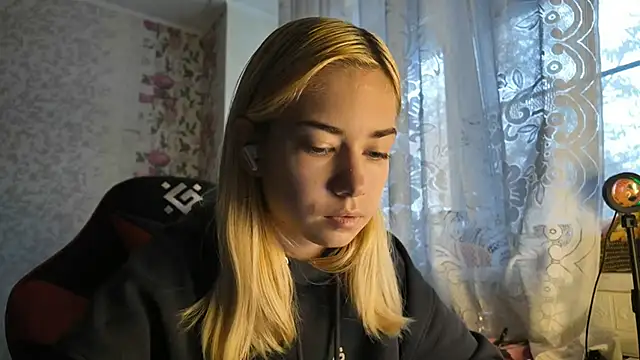 Snapshot of Witching_Moon chatting on 28, 10, 2025 Witching Moon online show from 28, 10, 2025