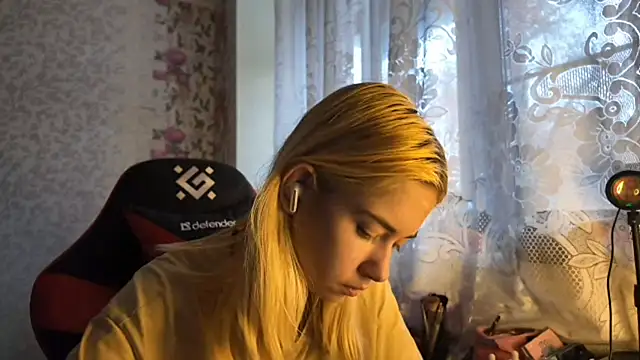 Snapshot of Witching_Moon chatting on 29, 10, 2025 Witching Moon online show from 29, 10, 2025