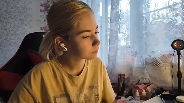 Snapshot of Witching_Moon chatting on 30, 10, 2025 Witching Moon online show from 30, 10, 2025