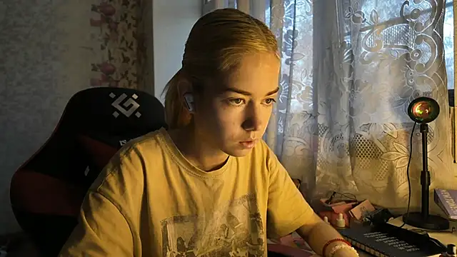 Snapshot of Witching_Moon chatting on 31, 10, 2025 Witching Moon online show from 31, 10, 2025