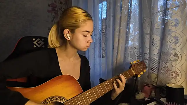 Snapshot of Witching_Moon chatting on 4, 11, 2025 Witching Moon online show from 4, 11, 2025