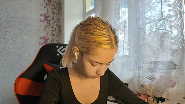 Snapshot of Witching_Moon chatting on 5, 11, 2025 Witching Moon online show from 5, 11, 2025