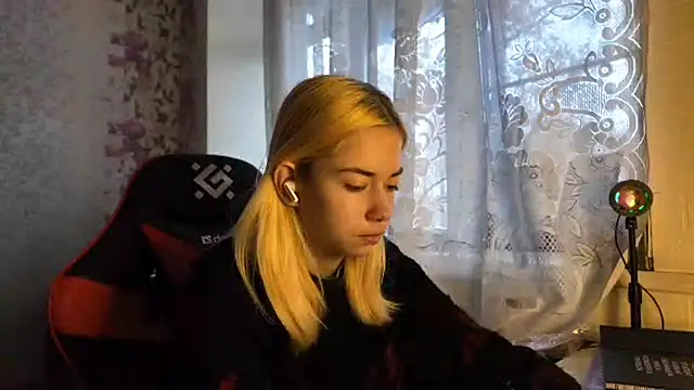 Snapshot of Witching_Moon chatting on 10, 11, 2025 Witching Moon online show from 10, 11, 2025