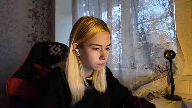 Snapshot of Witching_Moon chatting on 11, 11, 2025 Witching Moon online show from 11, 11, 2025