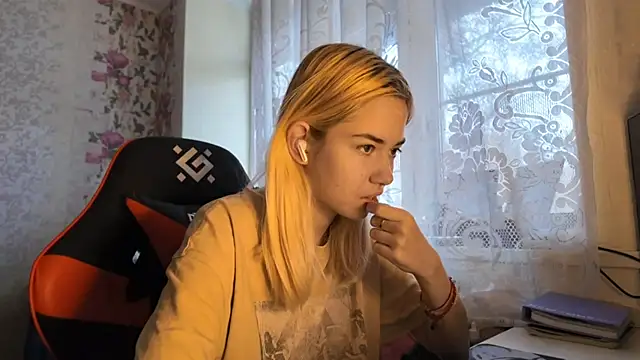 Snapshot of Witching_Moon chatting on 13, 11, 2025 Witching Moon online show from 13, 11, 2025