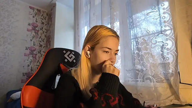 Snapshot of Witching_Moon chatting on 17, 11, 2025 Witching Moon online show from 17, 11, 2025