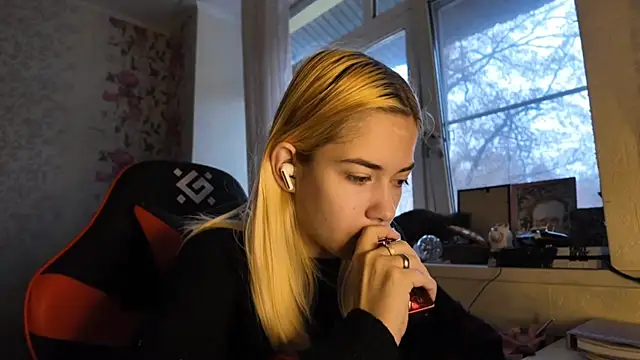 Snapshot of Witching_Moon chatting on 21, 11, 2025 Witching Moon online show from 21, 11, 2025