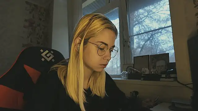 Snapshot of Witching_Moon chatting on 22, 11, 2025 Witching Moon online show from 22, 11, 2025