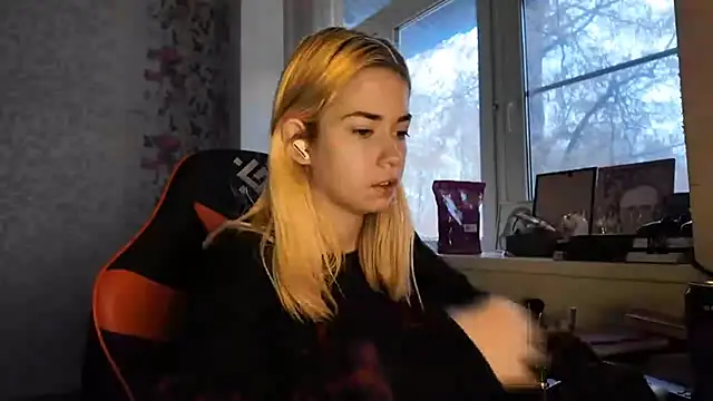 Snapshot of Witching_Moon chatting on 24, 11, 2025 Witching Moon online show from 24, 11, 2025